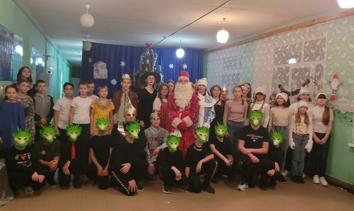 28 декабря в Зауральной школе для обучающихся 5-11 классов прошел новогодний праздник..